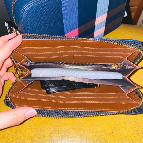 Patterned crossbody - Picture 2 of 3